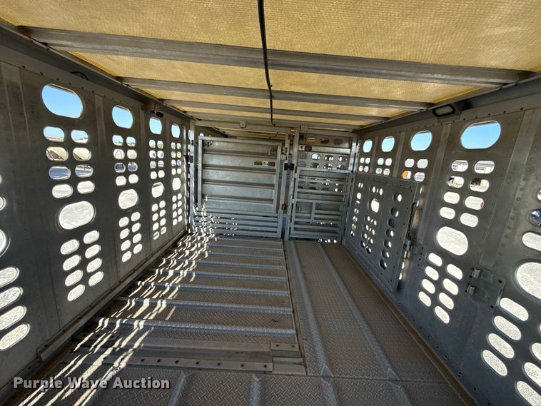 image for item FC4251 2014 Wilson Silver Star PSDCL-402P livestock trailer