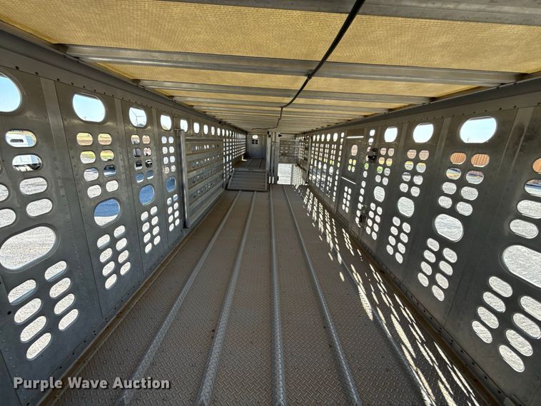 image for item FC4251 2014 Wilson Silver Star PSDCL-402P livestock trailer