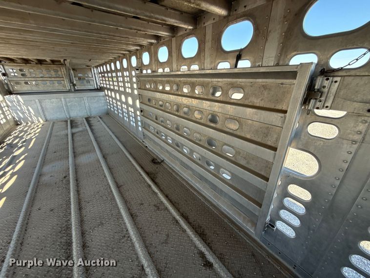 image for item FC4251 2014 Wilson Silver Star PSDCL-402P livestock trailer