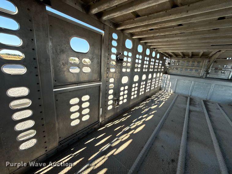 image for item FC4251 2014 Wilson Silver Star PSDCL-402P livestock trailer