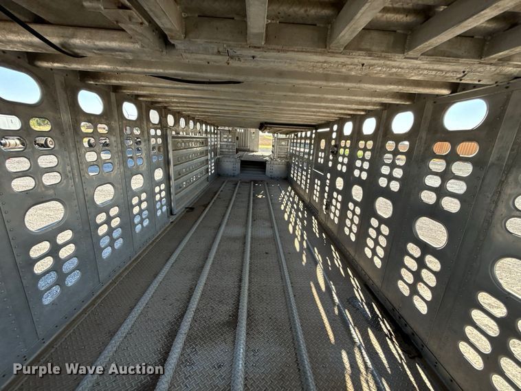image for item FC4251 2014 Wilson Silver Star PSDCL-402P livestock trailer