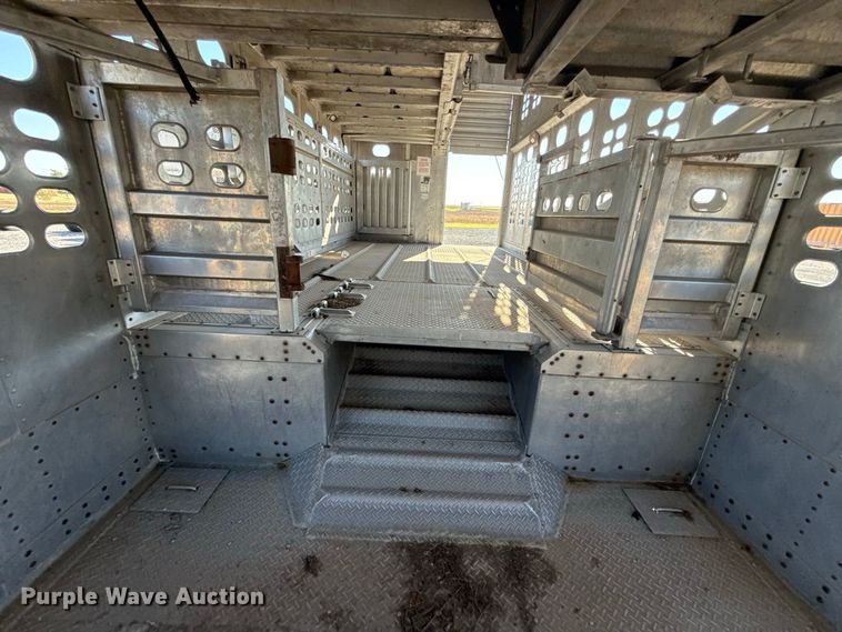 image for item FC4251 2014 Wilson Silver Star PSDCL-402P livestock trailer