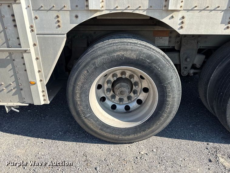 image for item FC4251 2014 Wilson Silver Star PSDCL-402P livestock trailer