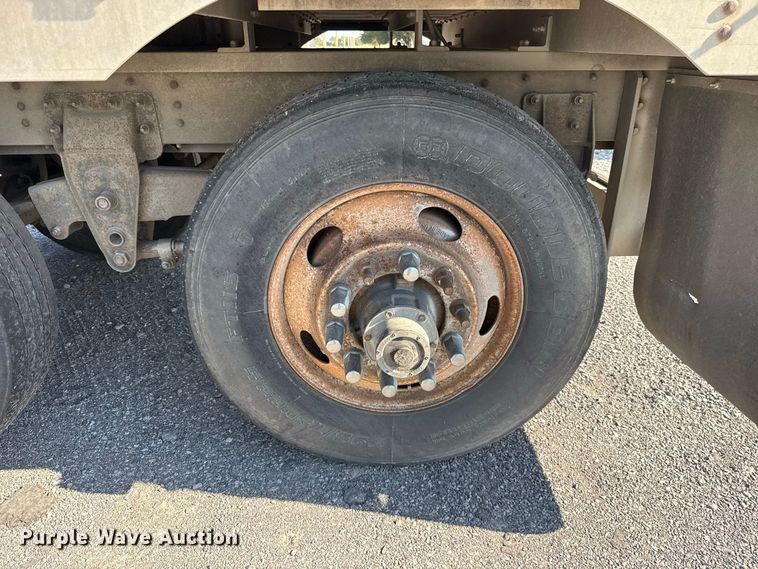 image for item FC4251 2014 Wilson Silver Star PSDCL-402P livestock trailer