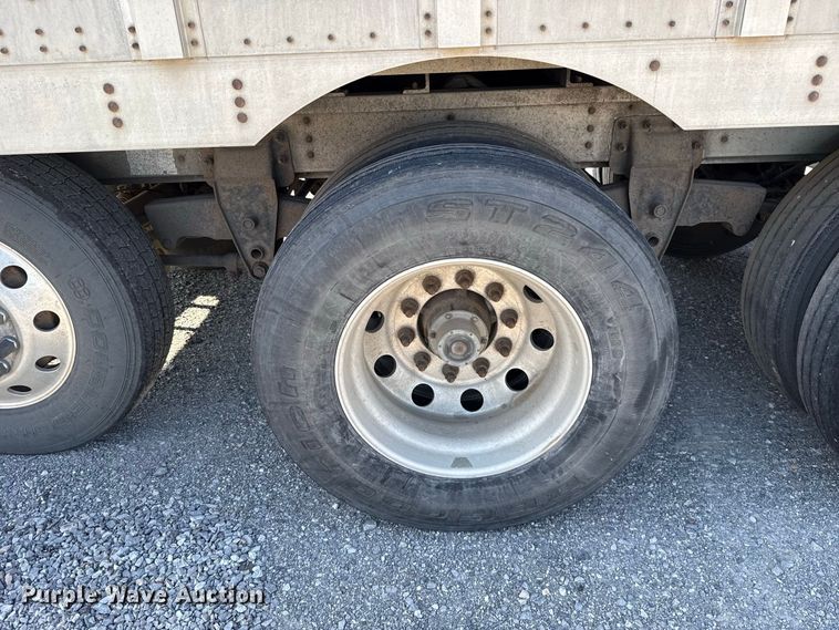 image for item FC4251 2014 Wilson Silver Star PSDCL-402P livestock trailer