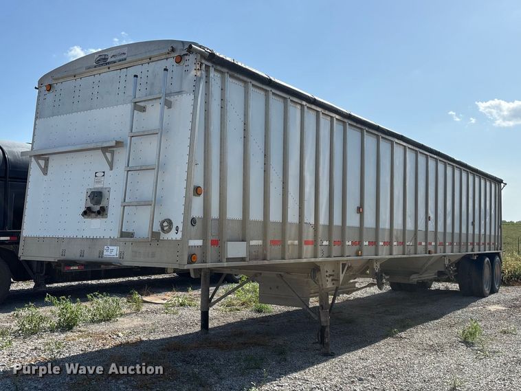 2008 Cornhusker Ultra-Lite grain trailer