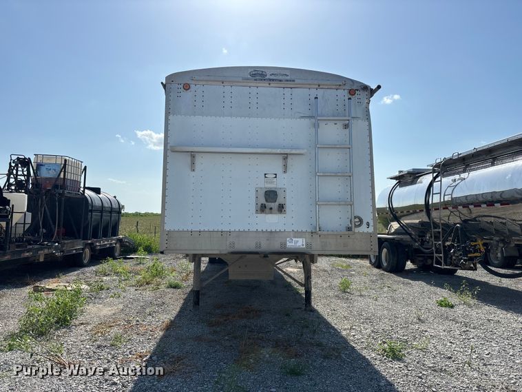 image for item FG0542 2008 Cornhusker Ultra-Lite grain trailer