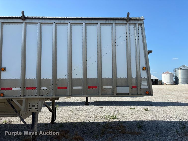 image for item FG0542 2008 Cornhusker Ultra-Lite grain trailer