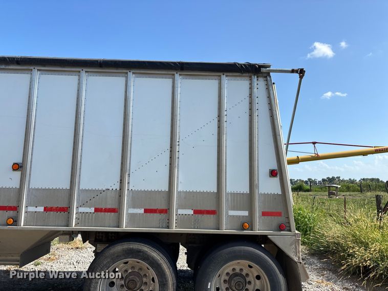 image for item FG0542 2008 Cornhusker Ultra-Lite grain trailer