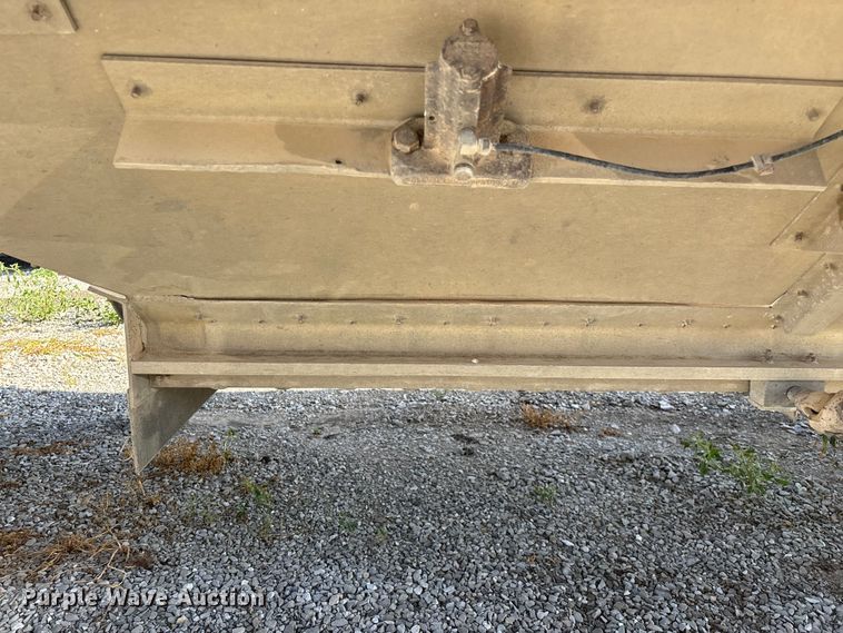image for item FG0542 2008 Cornhusker Ultra-Lite grain trailer