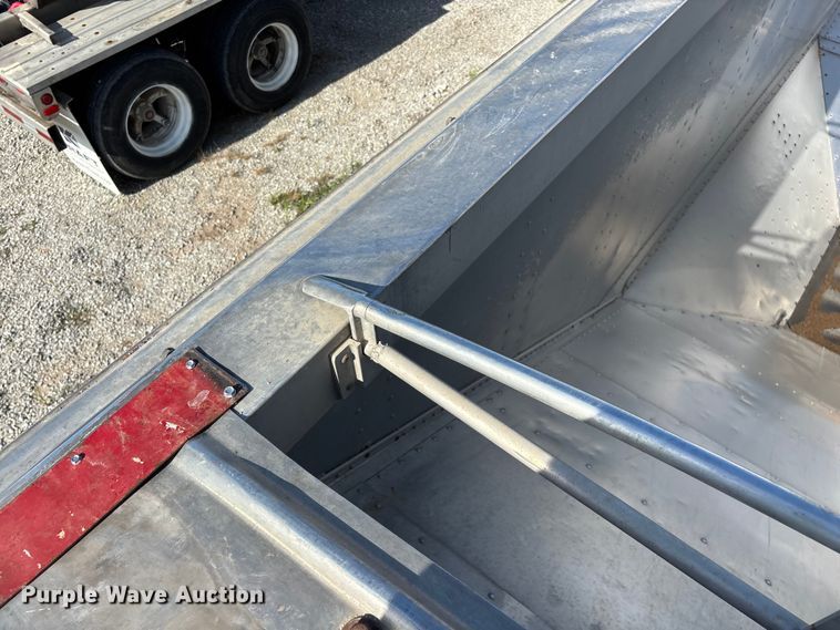 image for item FG0542 2008 Cornhusker Ultra-Lite grain trailer