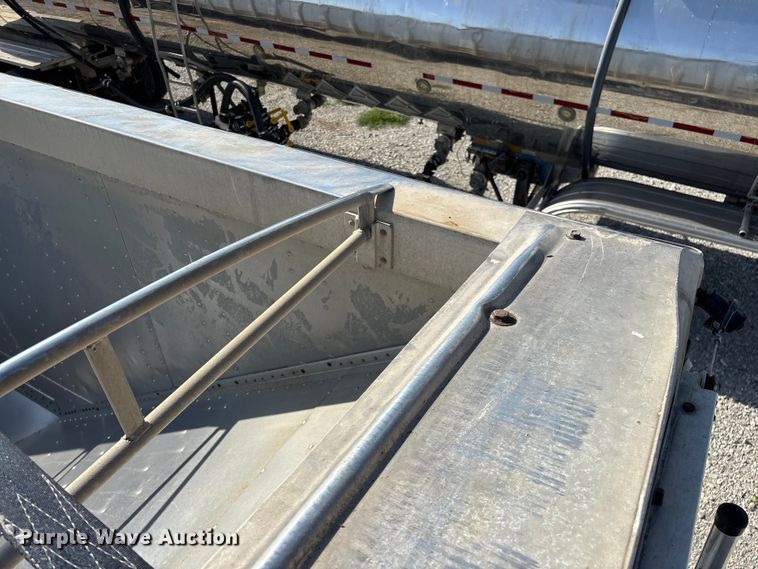 image for item FG0542 2008 Cornhusker Ultra-Lite grain trailer