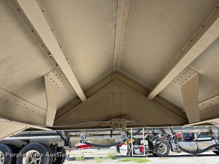 image for item FG0542 2008 Cornhusker Ultra-Lite grain trailer