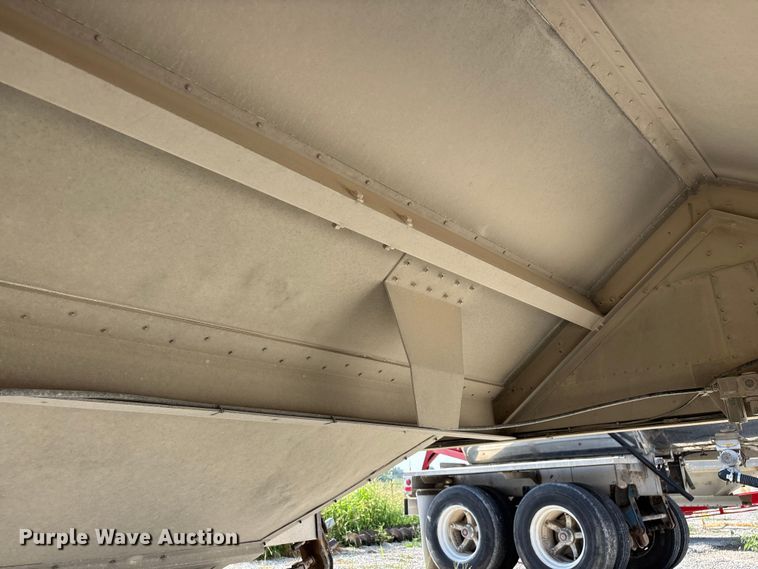 image for item FG0542 2008 Cornhusker Ultra-Lite grain trailer