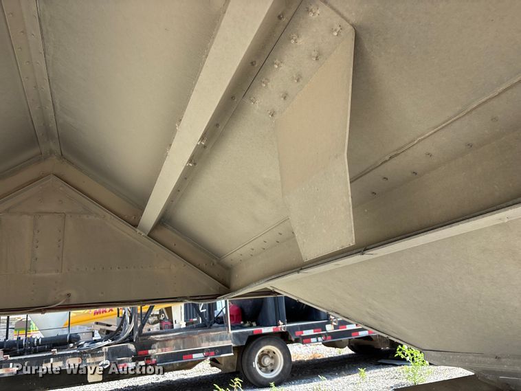 image for item FG0542 2008 Cornhusker Ultra-Lite grain trailer