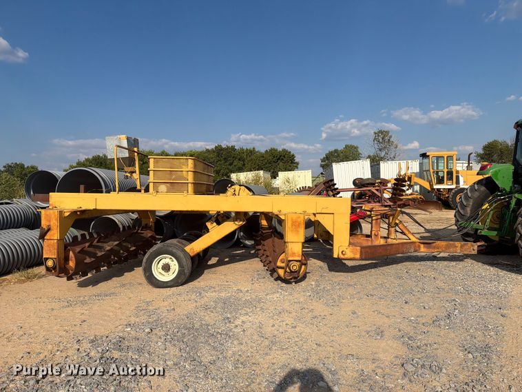 image for item FI0395 Pull type aerator