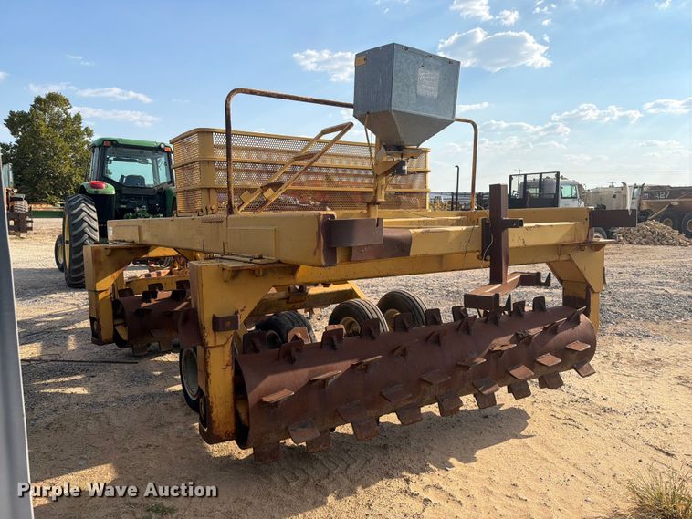 image for item FI0395 Pull type aerator