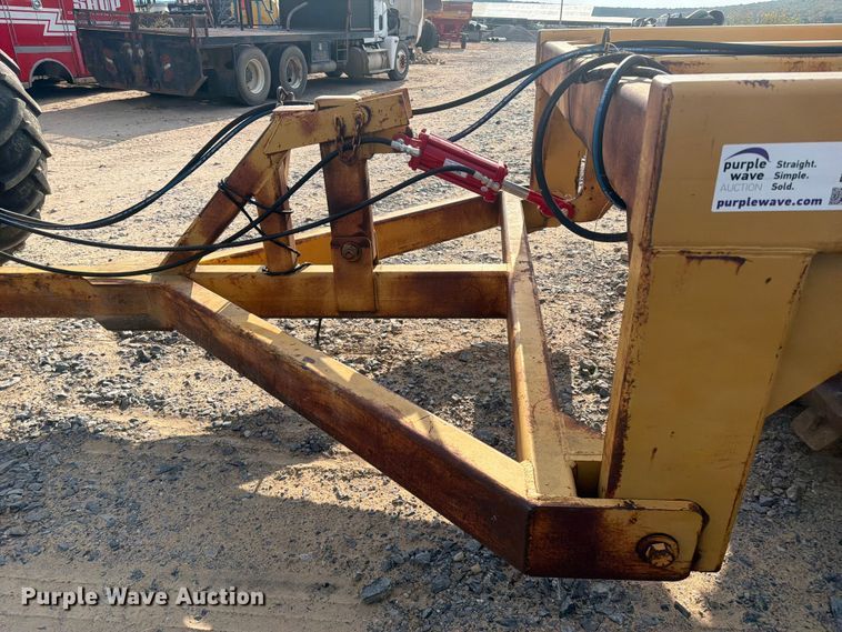 image for item FI0395 Pull type aerator