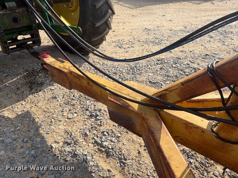 image for item FI0395 Pull type aerator