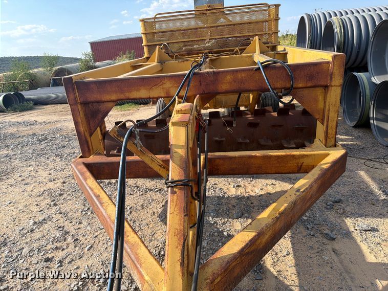 image for item FI0395 Pull type aerator