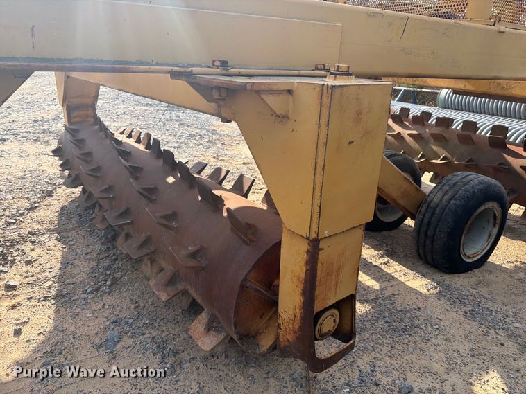 image for item FI0395 Pull type aerator