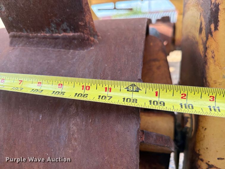 image for item FI0395 Pull type aerator
