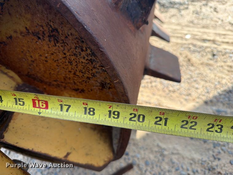 image for item FI0395 Pull type aerator