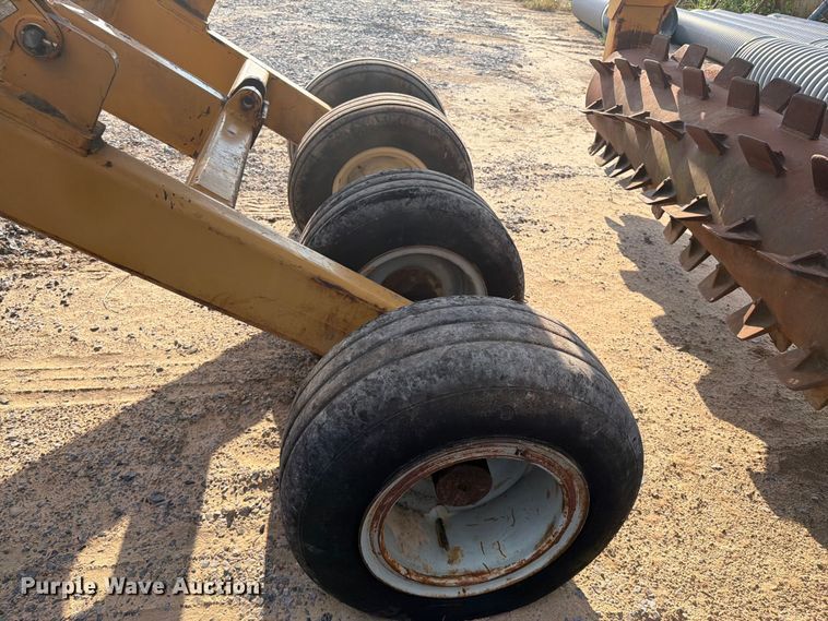 image for item FI0395 Pull type aerator