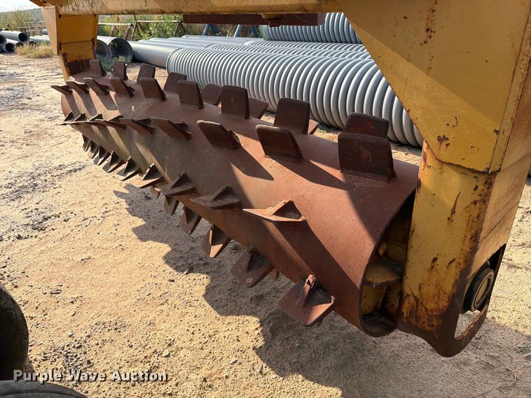 image for item FI0395 Pull type aerator