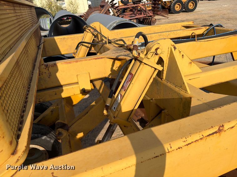 image for item FI0395 Pull type aerator