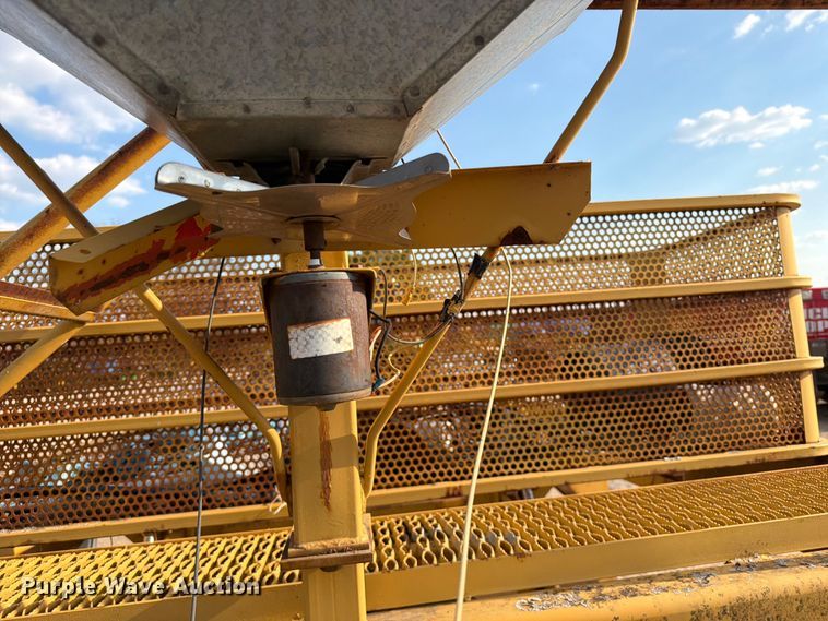 image for item FI0395 Pull type aerator