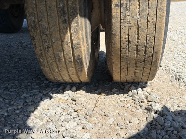 image for item FK4063 2004 Peerless walking floor trailer