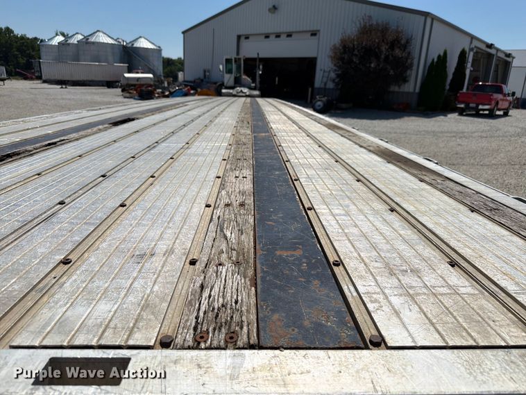 image for item FK4071 2006 Transcraft flatbed trailer