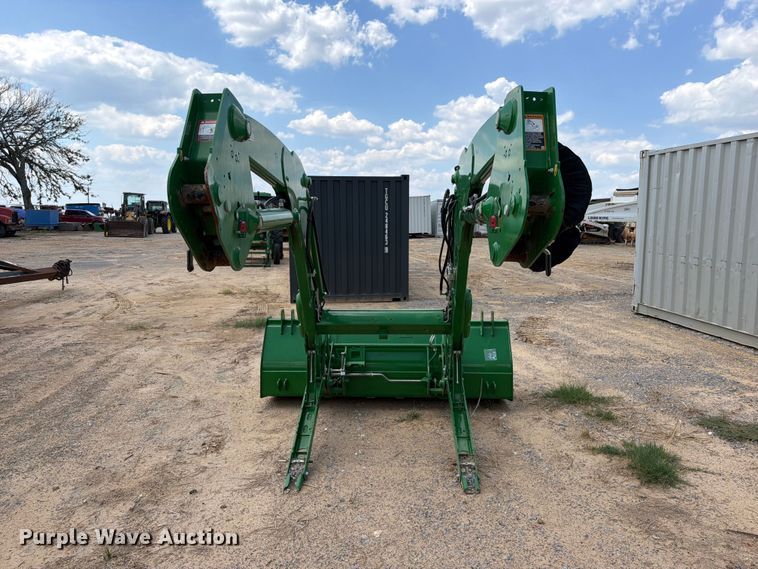 image for item FK5098 2022 John Deere 620R loader