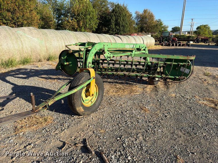 image for item FK5103 John Deere 660 hay rake