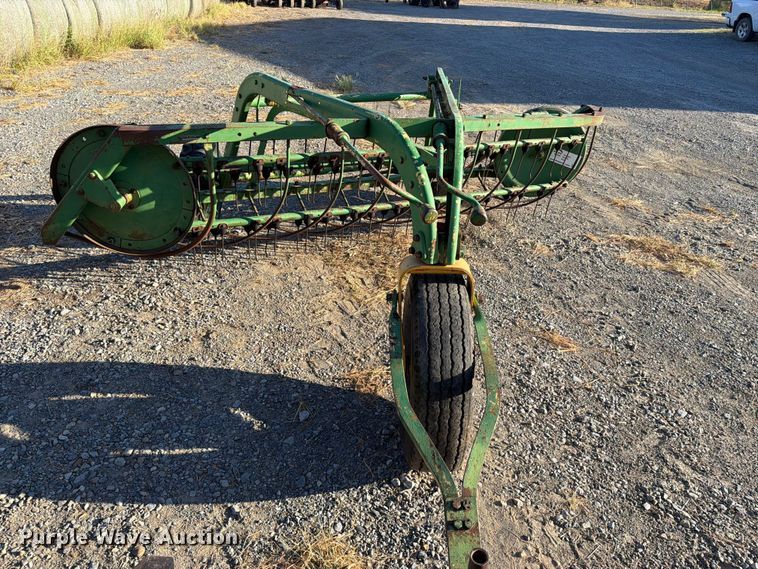 image for item FK5103 John Deere 660 hay rake