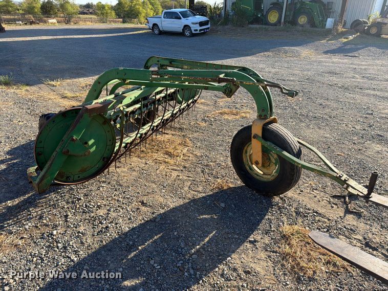 image for item FK5103 John Deere 660 hay rake