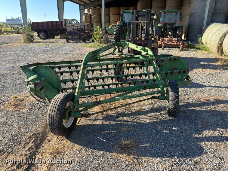 image for item FK5103 John Deere 660 hay rake