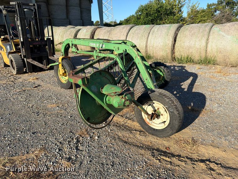 image for item FK5103 John Deere 660 hay rake