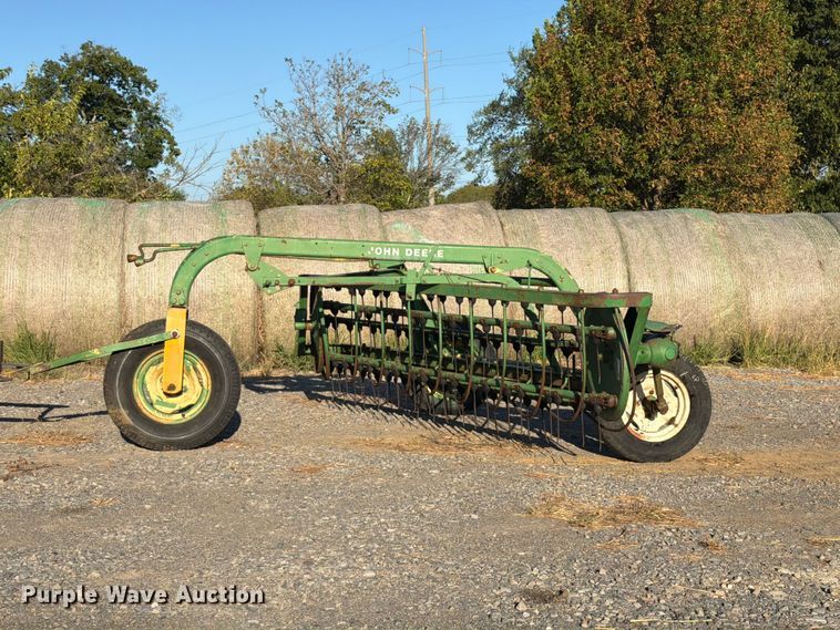 image for item FK5103 John Deere 660 hay rake