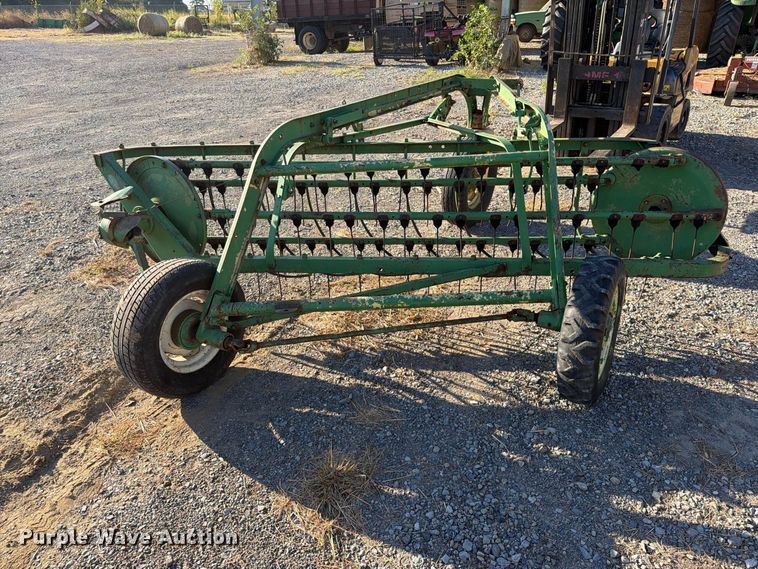 image for item FK5103 John Deere 660 hay rake