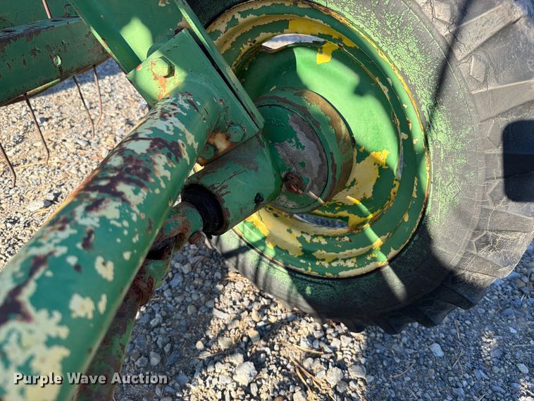 image for item FK5103 John Deere 660 hay rake