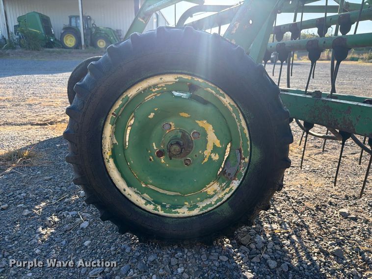 image for item FK5103 John Deere 660 hay rake