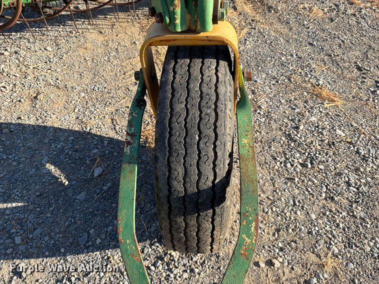 image for item FK5103 John Deere 660 hay rake