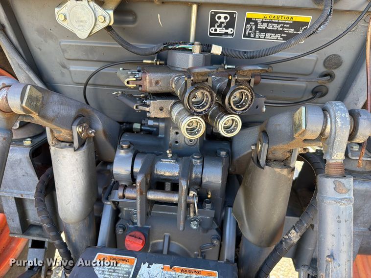 image for item FK5111 2006 Kubota M7040F tractor