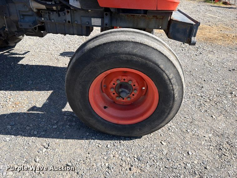 image for item FK5111 2006 Kubota M7040F tractor
