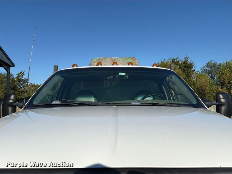 image for item FK5121 2003 Ford F550 flatbed truck
