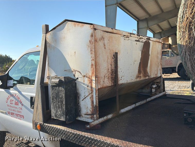 image for item FK5121 2003 Ford F550 flatbed truck