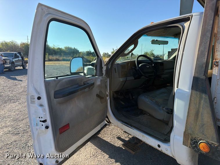 image for item FK5121 2003 Ford F550 flatbed truck