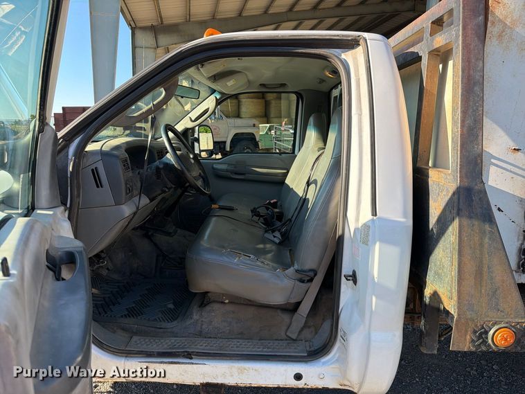 image for item FK5121 2003 Ford F550 flatbed truck
